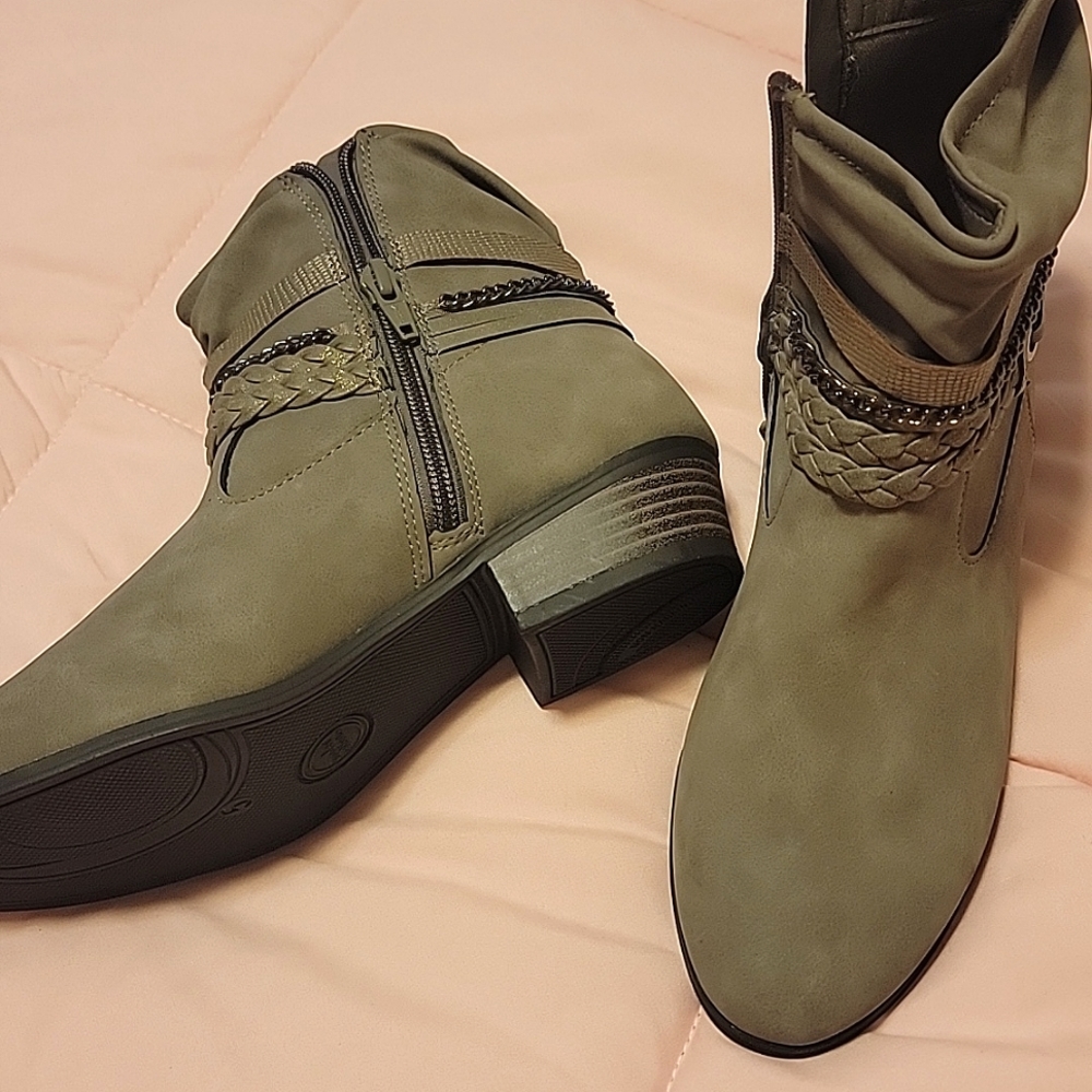 Women's Grey zipper dress boots